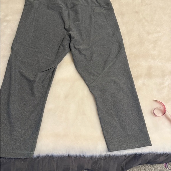 High Rise Crop Legging - Picture 4 of 11